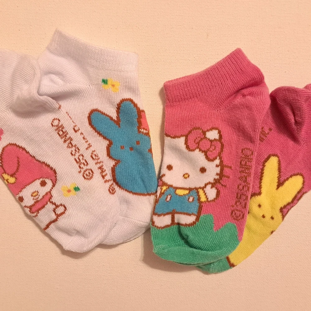 4/$15 🌻 NWOT Sanrio & PEEP Childrens White and Pink Character Ankle Socks Set
